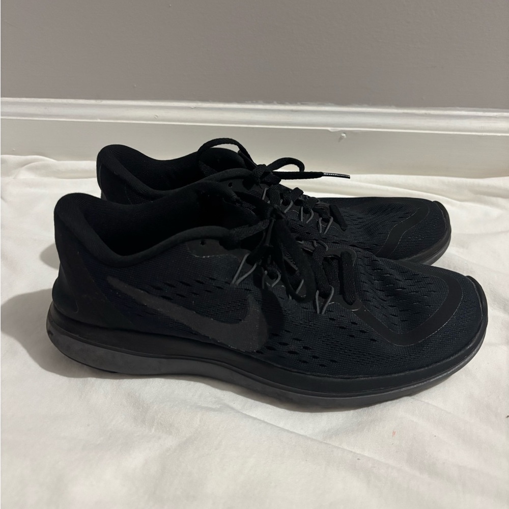 Black Nike Flex 2017 Run Sneakers